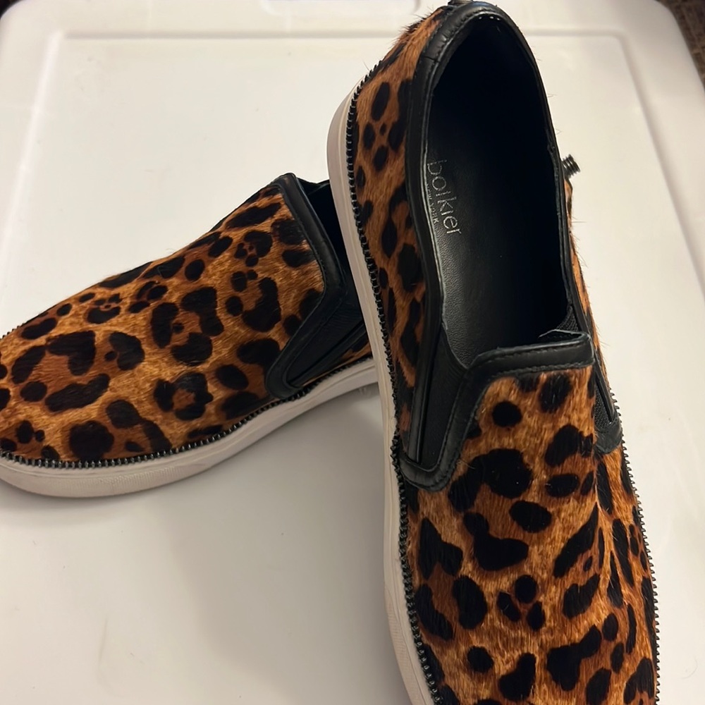 Women’s Botkier leather slip on cheetah print sneakers. Size 8. Like new.
